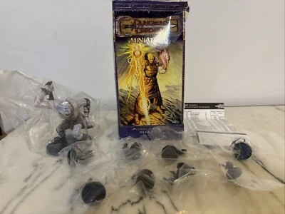 Dungeons & Dragons D&D Miniatures - GIANTS OF LEGEND HUGE Booster Pack Open Box - Image 1 of 4