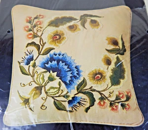 1977 Dimensions Renaissance Floral Crewel Embroidery Pillow Kit 1022 - NIP - Picture 1 of 4