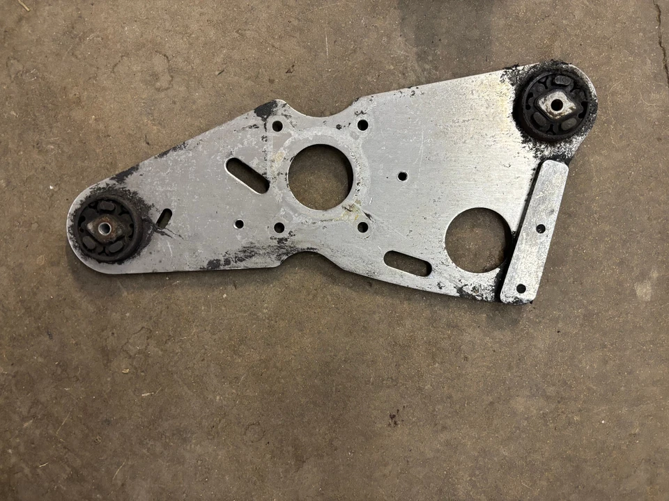 Arctic Cat  2005-2006 Firecat F7 Sabercat 700 F6 Left Engine Mount plate bracket - Image 1 of 3