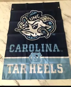 NUEVO Carolina del Norte UNC Tarheels 28x40" Team Spirit House Bandera Antiguo Logo de Ramsés - Imagen 1 de 4