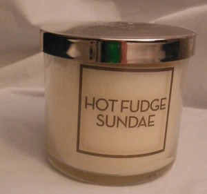 .Bath & Body Works Candle glass jar Hot Fudge Sundae 4 oz burns 20-30 hrs - Picture 1 of 7