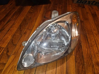 USED OEM 2000-2006 Honda Insight front driver headlight assembly L 33151-S3Y-A01 - Image 1 of 2