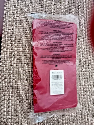 Set of 2 Pampered Chef Cranberry Glitter Napkins NIP #2182 - Image 1 of 4
