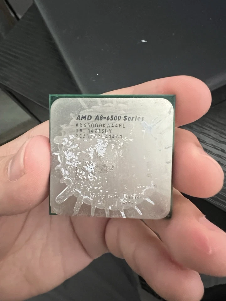 CPU AMD A8-6500 Series AD6500OKA44HL 3,5 GHz Socket FM2 cuatro núcleos Foto 1 de 1