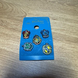 Universal Studios The Wizarding World of Harry Potter House Crest 5 Set Pin - Picture 1 of 2