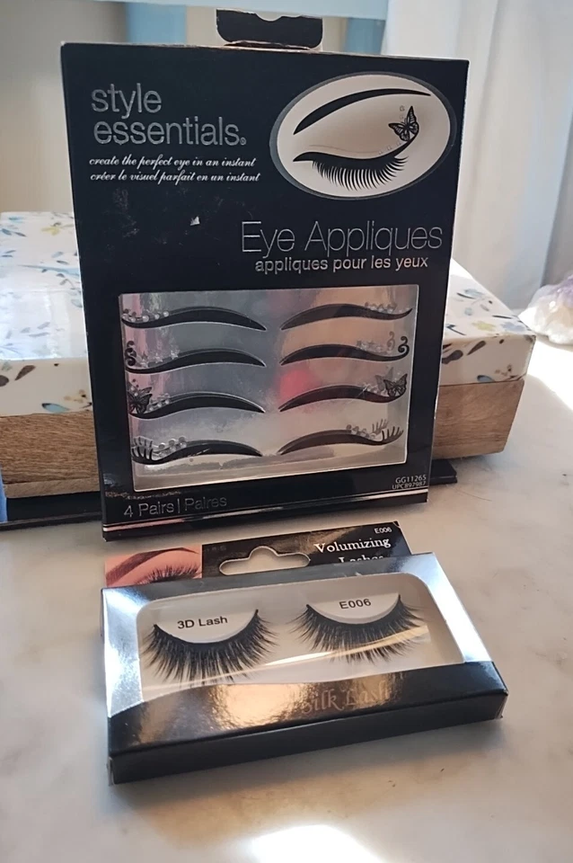 Style Essentials Eye Appliqué 4 pairs + Nova Silk 3d lash - Image 1 of 1