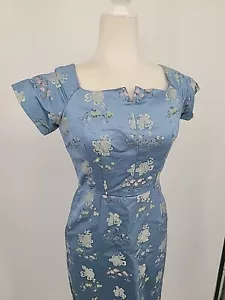 Vestido brocado satinado seda vintage años 50, azul bebé adornado estampado floral dinastía HK - Imagen 1 de 24