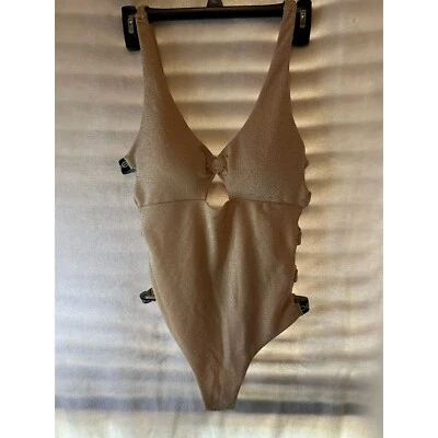 Traje de baño de una pieza BeBe XL dorado brillante recortado Foto 1 de 4