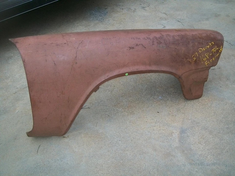 Nuevo de Lote Antiguo MoPar 1957 Desoto Firesweep lado del pasajero guardabarros delantero derecho NUEVO Foto 1 de 1