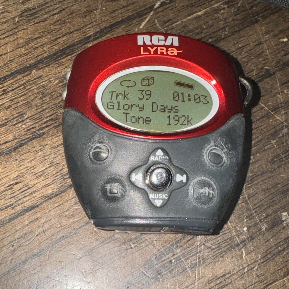 RCA Lyra RD1080 128MB Portable Digital Audio Player Red MP3 Pro 2002 - Image 1 of 4