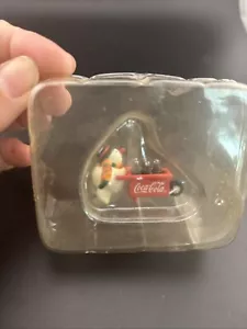Enesco Coca-Cola 1992 "Entrega de Navidad" Ornamento U72/8823!!! Muñeco de nieve helado! - Imagen 1 de 7