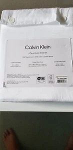 CALVIN KLEIN 4-Piece Queen Sheet Set 300 TC 100% Cotton Sateen Weave White NWT - Picture 1 of 6