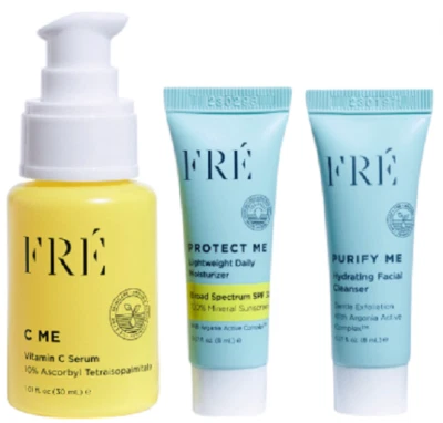 Gratis 3 piezas. Juego de cuidado de la piel Brighten & Protect VALOR: $95 Foto 1 de 4