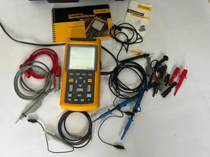 Fluke-123 ScopeMeter Oszilloskop, Multimeter, digitales 20MHz Zweikanal - Bild 1 von 10