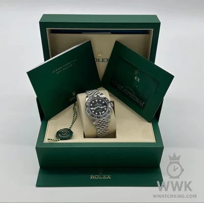 Rolex GMT Master II 'Bruce Wayne' | Ref. 126710GRNR | Jubileo | Juego completo Foto 1 de 4