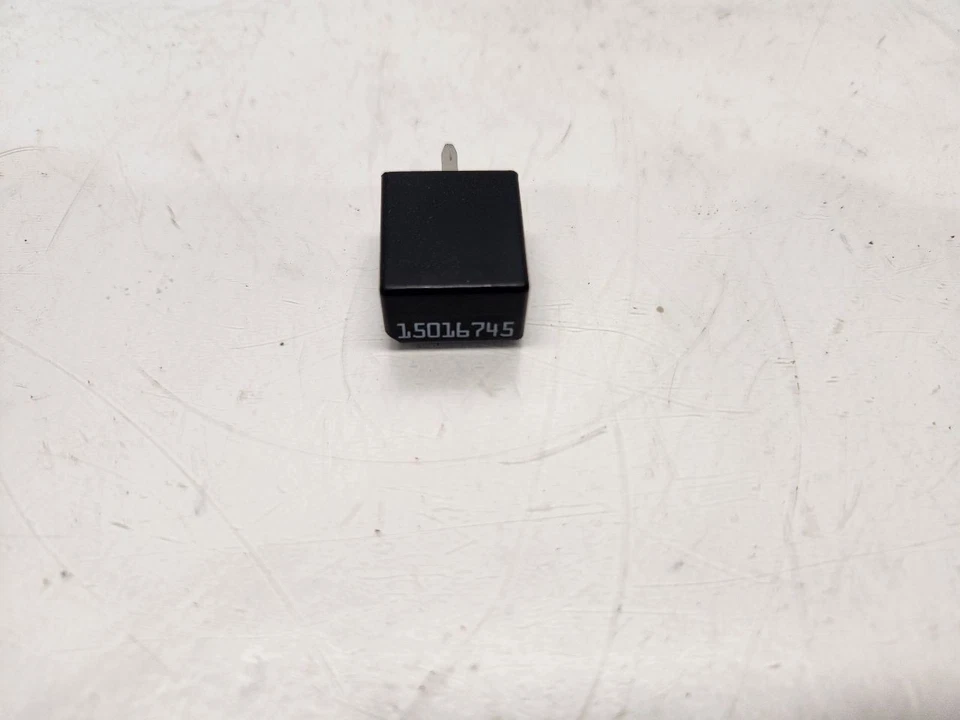 2003 Chevrolet Trailblazer Headlight Relay PN: 15016745 - Image 1 of 4