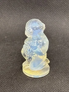 Estatuilla Sabino Art Glass París Francia Cristal Opalescente Niño Querubín Rosas - Imagen 1 de 7