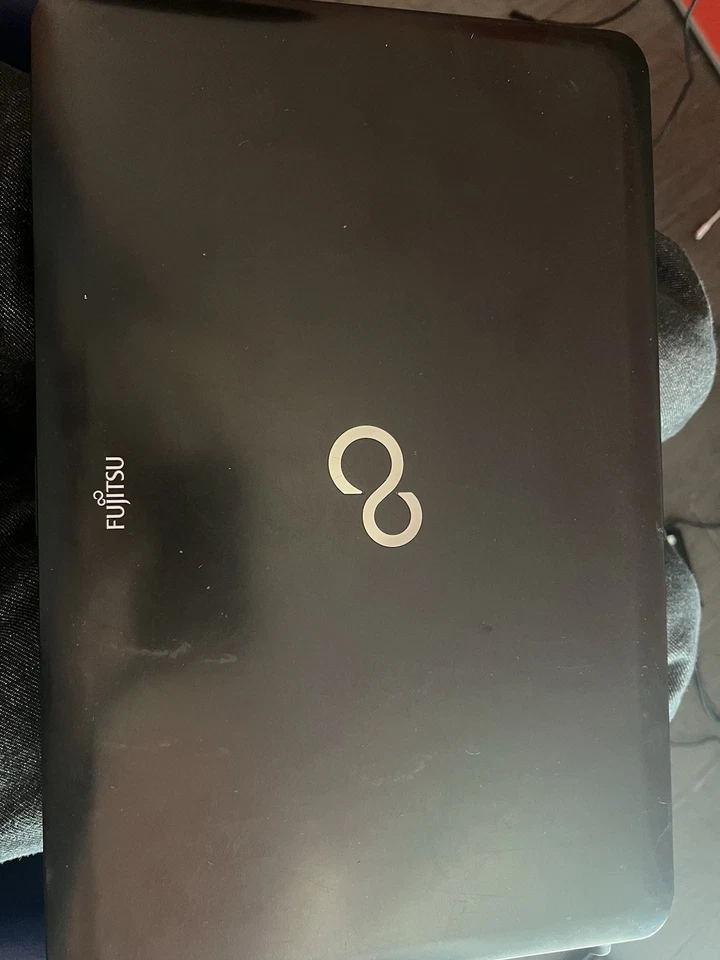 Notebook Fujitsu Lifebook A512 - Immagine 1 di 4
