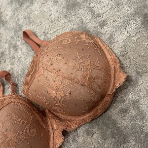 Victoria's Secret Womens Dream Angels Lightly Lined Demi Bra Fuchsia Size 34DD - Picture 1 of 9