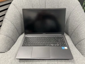 Samsung Laptop Faulty Motherboard. Laptop Only No Hard Drive No Charger - Picture 1 of 9