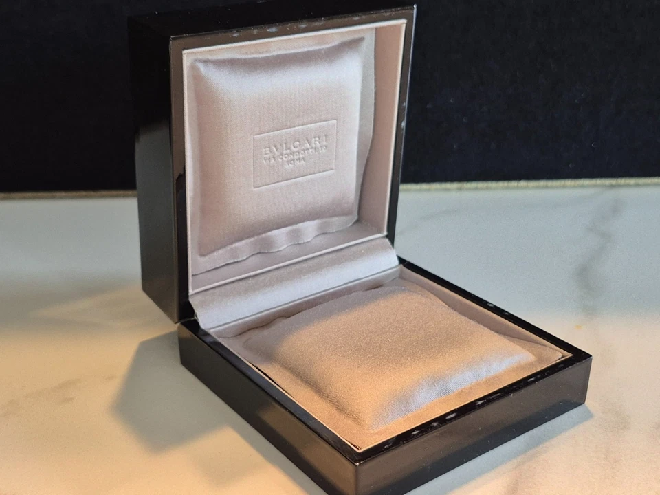 Authentic BULGARI box | EMPTY BOX ONLY | L 8.5 x W 8.5 x H 4 cm - Image 1 of 3