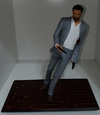 MAX PAYNE 3 FIGURE ON BASE FIGURINE STATUE TRIFORCE PLASTIC ROCKSTAR GAMES GUC. - Image 1 of 4