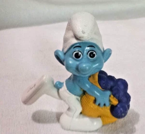 Greedy Smurf w/ Blueberries 2011 Peyo Figure McDonalds Premium 95A - Picture 1 of 7