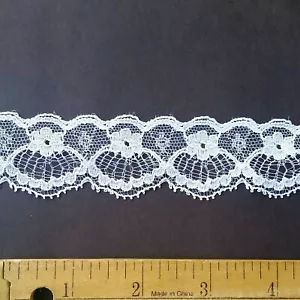 Flache Spitzenborte 1 3/8" breit weiß Blume Muschel Jakobsmuschel (Meterware) #010 - Bild 1 von 2