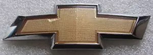 1990s - 2000s CHEVY CHEVROLET GRILL BOWTIE BADGE EMBLEM FACTORY ORIGINAL OEM GM - Picture 1 of 4