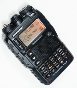 Transceptor portátil Yaesu VX-8D Tri-Band High-End - 50/144/430 MHz USADO - Imagen 1 de 6