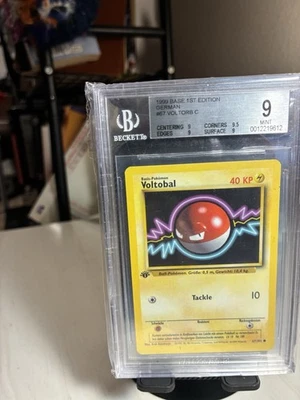 Voltorb 67/102 Pokémon 1999 Base 1st Edition Shadowless Beckett 9 A - Image 1 of 2