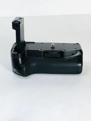 Вертикальная батарейная ручка Vivitar для Canon T7/77D VIV-PG-T7I - Изображение 1 из 4