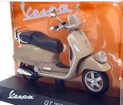 Altaya 1/18 Scale Diecast #45 - 2006 Piaggio Vespa GT 250 - Beige - Image 1 of 4