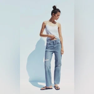 NWT ZARA WOMEN’S TRF RIPPED HIGH-WAIST MOM FIT JEANS SIZE 6 - Picture 1 of 15