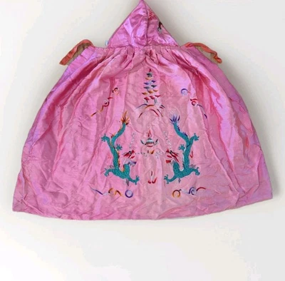 Capa/envoltura infantil Shanghai China rosa satinado con capucha con detalle de dragón con ribete de piel Foto 1 de 4