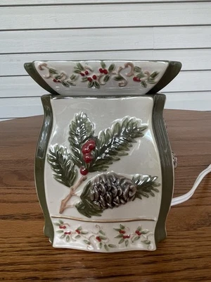 Yankee Candle Co Christmas Holiday Berries Pinecone Electric Wax Warmer GUC - Image 1 of 4