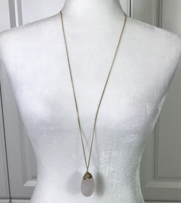 Colgante en forma de lágrima Carolee largo tono dorado cadena piedra vidrio rosa semilla perla Foto 1 de 4