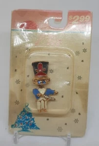 🎵 MARCHING BAND BOY LAPEL PIN PARADE FLUTE VINTAGE F/SHIP - Picture 1 of 6