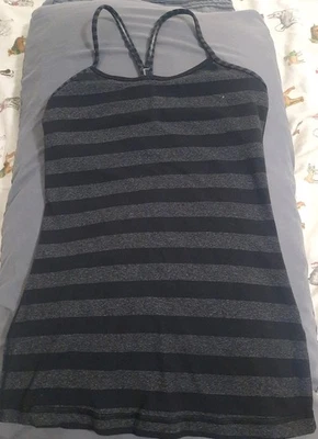 Camiseta sin mangas para mujer Lululemon Flow espalda en Y talla 4 rayas grises y negras. Mancha Foto 1 de 4