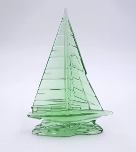 RARE WATERFORD Crystal 9" GREEN SAILBOAT & WAVES Boat Ship SCULPTURE PAPERWEIGHT - Bild 1 von 4