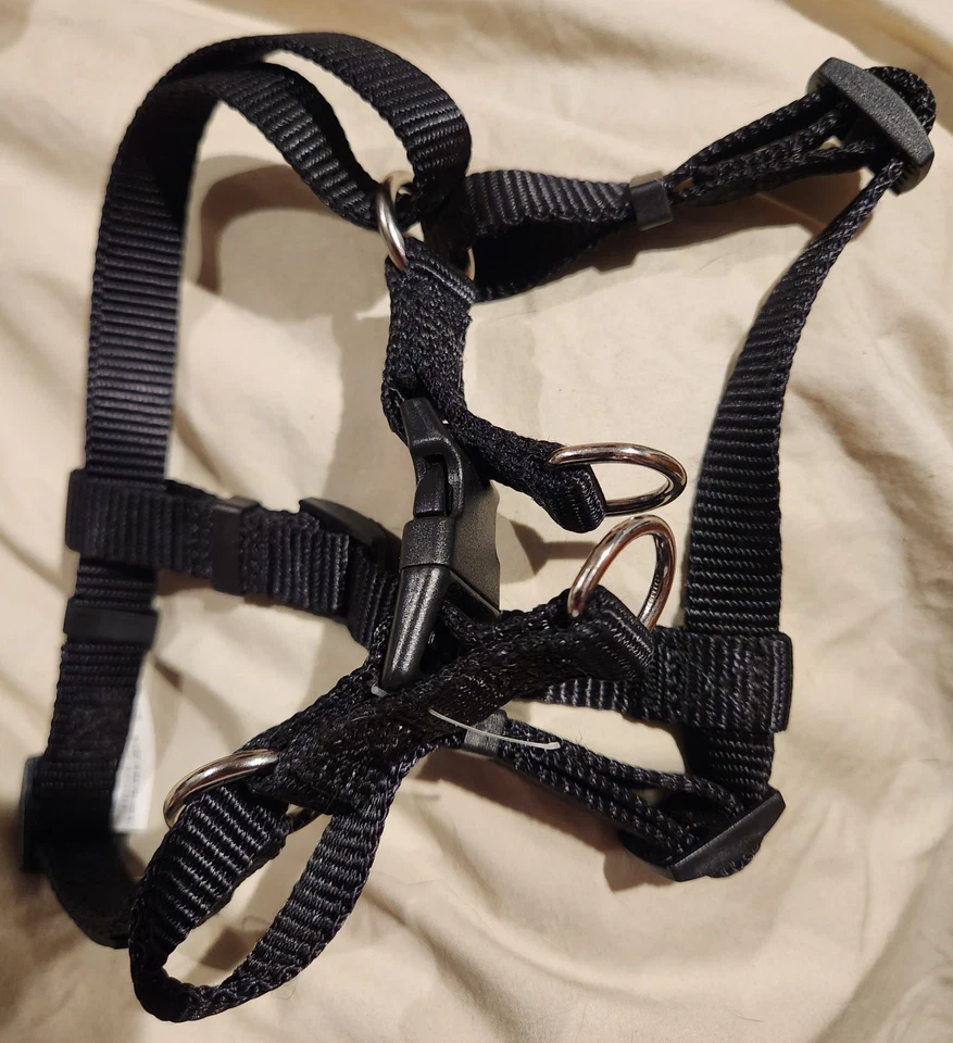 Arnés Top Paw Step In circunferencia negra mediana 18 pulgadas  Cuello 15 pulgadas. Foto 1 de 1