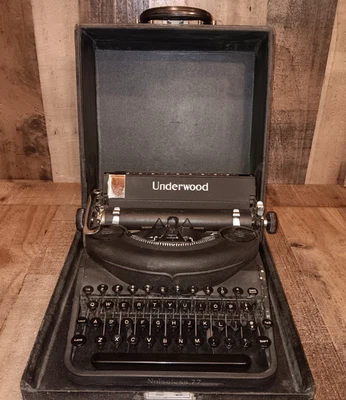 Máquina de escribir Underwood Noiseless 77 de colección serie 1947 1605586 con estuche probado leer Foto 1 de 4