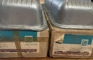 Corvette Valve Cover - 1959-67 - NOS - GM# 3767493 - with casting flaw - Picture 1 of 8