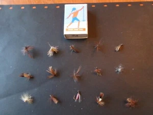 15 véritables mouches de pêche a la truite, fabrication artisanale a l'ancienne. - Foto 1 di 4