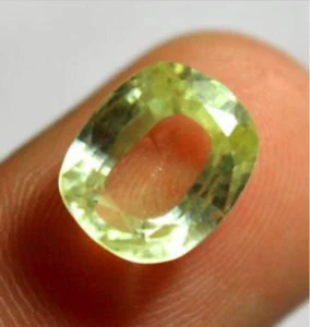 6.75 cts Natural Emerald-cut Beautiful Canary-Yellow VVS1 Sapphire (Sri Lanka) - Picture 1 of 4