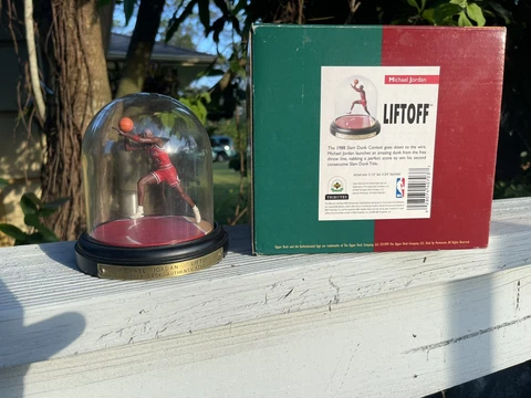 1988 Michael Jordan Liftoff Slam Dunk Tributes Figurine Cover