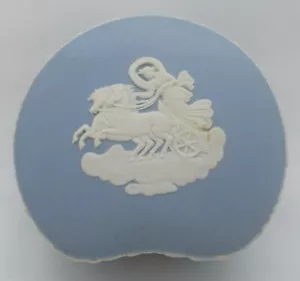 Vintage Wedgwood Jasperware White on Blue Kidney Shaped Trinket Box - Picture 1 of 8