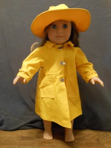 American Girl - gelber Regenmantel (PC 1997) mit passendem Regenhut - OHNE PUPPE - Bild 1 von 4