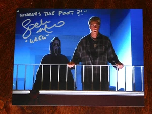 LOCHLYN MUNRO "GREG" SIGNIERT GRUSELFILM 8X10 FOTO HORROR!! - Bild 1 von 1