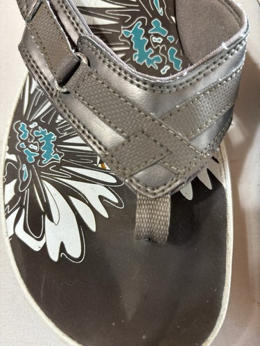 Infradito donna CLARKS marrone con cinturino regolabile 11